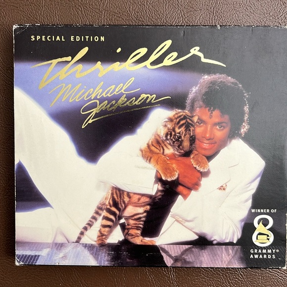 Thriller Special Edition CD Includes a Bonus track: Someone In The Dark - Picture 2 of 8
